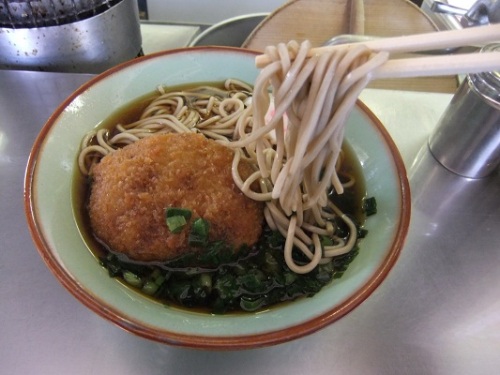 桃中軒＠沼津駅のみしまコロッケそば２20120408.JPG